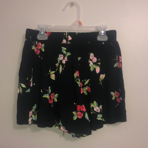 Revamped flowy high waisted shorts - Picture 4 of 4